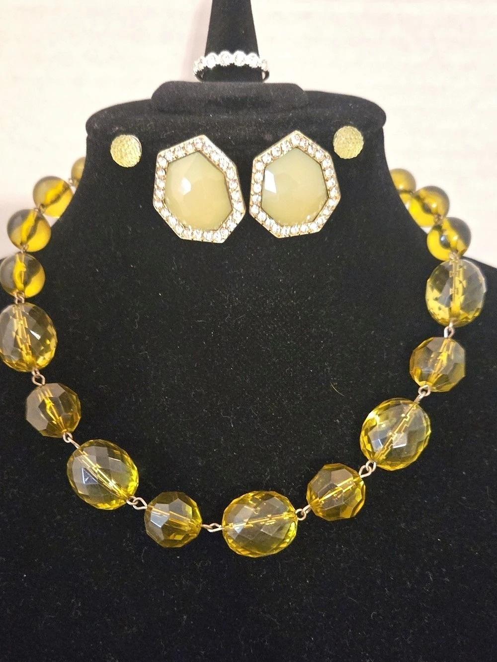 Lime Green Beaded Jewelry Set Like New